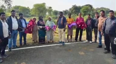 अमड़ापाड़ा: विधायक हेमलाल मुर्मू के सौजन्य से अमड़ापाड़ा प्रखंड क्षेत्र में गरीबों के बीच कंबल वितरण