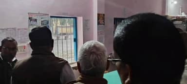 नौतन: नौतन प्रखंड-अंचल कार्यालय में मिली गड़बड़ियां, मंत्री प्रतिनिधि ने दिए कड़े निर्देश