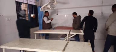 नौतन: नौतन सीएचसी में औचक निरीक्षण, गायब कर्मचारियों पर कार्रवाई की चेतावनी