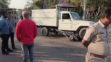 ଝାରସୁଗୁଡା: ବନ୍ଧବାହାଲ ଅଞ୍ଚଳରେ ଏକ ରର୍ୟାଲ ଏନଫିଲଡ଼ ଗାଡି ଓ ପିକଅପ ମଧ୍ୟରେ ଦୁର୍ଘଟଣା, ଅଳ୍ପକେ ବର୍ତ୍ତିଗଲେ ଚାଳକ