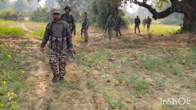 इमामगंज: संवेदनशील इलाकों में पुलिस-सीएपीएफ द्वारा एरिया डोमिनेशन अभियान चलाया गया