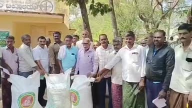 ಶಿರಾ: ಎಣ್ಣೆಕಾಳು ರಫ್ತು ಉತ್ತೇಜನಕ್ಕೆ ವಿಶಿಷ್ಟ ಎಂಬ ಶೇಂಗಾ ಬಿತ್ತನೆ ಬೀಜ ರೈತರಿಗೆ ನೀಡಿಕೆ : ಪಟ್ಟಣನಾಯಕನಹಳ್ಳಿ ಕೃಷಿ ಅಧಿಕಾರಿ