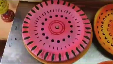 மானாமதுரை: மானாமதுரையில் மண்ணில் கைவினைப் பொருட்களை தயாரித்து அசத்திய பெண்கள்