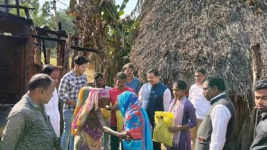 ନୟାଗଡ: ନୂଆଗାଁ ସିଙ୍ଗପୁର ଗ୍ରାମରେ ଅଗ୍ନି ବିପନ୍ନ ପରିବାରକୁ ଭେଟି ସହାୟତା କଲେ ବିଧାୟକ