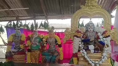 திருப்போரூர்: செம்பாக்கம் காலபைரவர் திருக்கோயில் தேய்பிறை அஷ்டமியையொட்டி மூலவருக்கு சந்தன காப்பு அலங்காரம் செய்யப்பட்டது