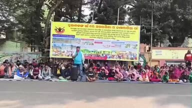 ବାଙ୍ଗିରିପୋଷି: ବୁଢାବଳଙ୍ଗ ନଦୀରେ ଲୀନ ହେବ ୨ ଗାଆଁ; ପ୍ରଶାସନ ବିରୋଧରେ ଗ୍ରାମବାସୀ ଜିଲ୍ଲାପାଳ ଅଫିସ ଆଗରେ ବସିଲେ ଧାରଣା #jansamasya