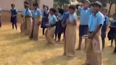 কেশিয়ারি: কেশিয়াড়ির কামারচৌকি এলাকার সেন্ট পল ইংলিশ মিডিয়াম বিদ্যালয়ের পক্ষ থেকে বার্ষিক ক্রীড়া প্রতিযোগিতার আয়োজন করা হল।