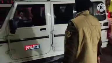 दरौली: दोन बाजार में शहीद प्रदीप कुमार यादव की पुण्यतिथि पर नवयुवकों ने कैंडल मार्च निकालकर दी श्रद्धांजलि