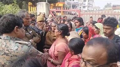 देवघर :डीएसपी पहुंचे मोहनपुर थाना, हत्या मामला का जायजा लेते हुये पीड़ित परिजनों से