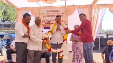 હાંસોટ: ઇલાવ ગામે ભાજપ દ્વારા સ્નેહમિલન સમારોહ યોજાયો હતો જેમા રાજ્યના મંત્રી ઇશ્વરસિંહ પટેલનું સન્માન કરવામાં આવ્યું