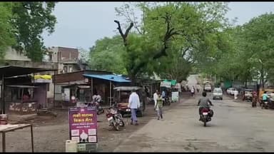 चोपडा: लोणी गावात दुचाकी द्वारे गोमास वाहतूक करणाऱ्याला पकडले, अडावद पोलीस ठाण्यात एका विरुद्ध गुन्हा दाखल