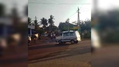 ಚಿತ್ರದುರ್ಗ: ಸಿರಿಗೆರೆ ಗ್ರಾಮದಲ್ಲಿ ಶಾಲಾ ಮಕ್ಕಳ ಓಡಾಟದ ವೇಳೆಯೆ ಗಣಿ ಲಾರಿಗಳ ಓಡಾಟ, ವೀಡಿಯೋ ವೈರಲ್