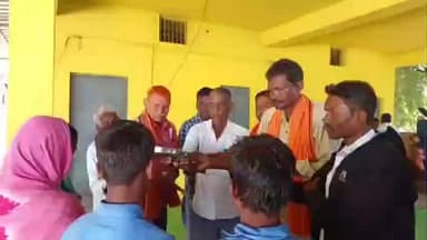 कांकेर: कांकेर जिले के ग्राम घोटियावाही में एक ही परिवार के पांच सदस्यों की सनातन धर्म में घर वापसी, पारंपरिक स्वागत किया गया