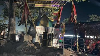 પ્રાંતિજ: પ્રાંતિજ હાઈવે પર દલપુર નજીક અકસ્માત જોગણીમાતાના મંદિર પરીસર પર ટ્રક ચડી જતા અકસ્માત