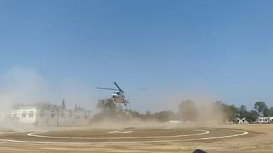 ಲಕ್ಷ್ಮೇಶ್ವರ: ಪಟ್ಟಣಕ್ಕೆ ಬಂದಿಳಿದ ಸಿಎಂಗೆ ಅದ್ದೂರಿ ಸ್ವಾಗತ