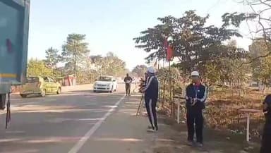 কদম: চাউলধোৱাৰ ৰাজ পথত মাৰাথন দৌৰ প্ৰতিযোগিতা, অংশগ্ৰহণ কৰে প্ৰায় তিনি শতাধিক প্ৰতিযোগিয়ে