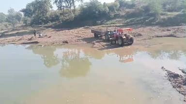 रेत चोरी करने वाले लोग कोई भी इंसान नहीं ले रहा है और यह