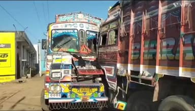 छोटी सरवन: छोटी सरवन में खड़े ट्रक को दूसरी ट्रक ने मारी टक्कर, बड़ा हादसा टला, कोई हताहत नहीं