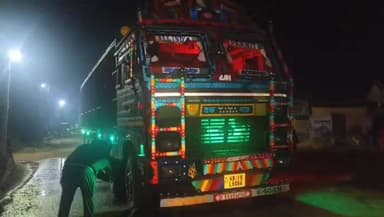 জামুরিয়া: জামুড়িয়া ব্লকের চিচুরিয়া গ্রাম পঞ্চায়েতের ডাঙ্গালপাড়ায় পথ দুর্ঘটনাকে কেন্দ্র করে তীব্র উত্তেজনা