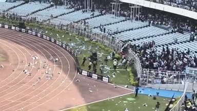 কলকাতা: মেসিকে এক ঝলক দেখতেই হাহাকার, যুবভারতীতে ভাঙচুর–হাঙ্গামা: নির্ধারিত সময়ের আগেই মাঠ ছাড়লেন তারকা