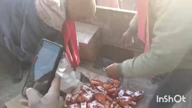 गढ़ाकोटा दीनदयाल वार्ड से ट्रेक्टर-ट्राली से छह पेटी अवैध देसी शराब जब्त