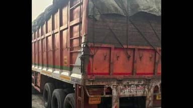 चौपारण: जीटी रोड से कोयला तस्करी जारी, प्रशासन पर उठे सवाल