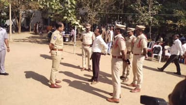 సంగెం: సంగెం మండలంలో ఏర్పాటు చేసిన పోలింగ్ డిస్ట్రిబ్యూషన్ కేంద్రాన్ని వరంగల్ పోలీస్ కమిషనర్ సన్ప్రీత్ సింగ్ సందర్శించారు.