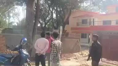 मुरहू: मुखिया प्रतिनिधि दल द्वारा निर्माणाधीन आवासीय भवनों का निरीक्षण किया गया