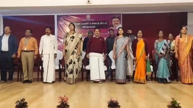 குன்னூர்: அந்தோணியார் மேல்நிலை பள்ளியில் கலைஞர் மகளிர் உரிமைத்தொகை (2ம் கட்டம்) விரிவாக்கத்தின் கீழ் மகளிருக்கு வங்கி பற்று அட்டைகள்