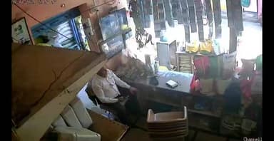 नवापूर: खांडबारा गावात मित्रानेच केला मित्राचा विश्वासघात, घटना सीसीटीव्ही कॅमेरात कैद..