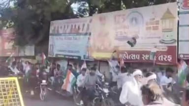 ગઢડા: ગઢડાના કેરાળા ગામની દીકરી રવિનાબેન કટારીયા આર્મીની ટ્રેનિંગ પૂર્ણ કરી વતન પરત ફરતા ગઢડા શહેરમાં ભવ્ય સ્વાગત કરાયુ