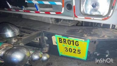 पालीगंज: महाबलीपुर सोन नहर के पास खनन विभाग और पुलिस ने छापेमारी कर चार हाईवा ट्रक बरामद किए