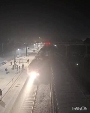 सलेमपुर: सलेमपुर जंक्शन स्टेशन पर अज्ञात युवक की ट्रेन की चपेट में आने से हुई मौत, शव की पहचान में जुटी पुलिस