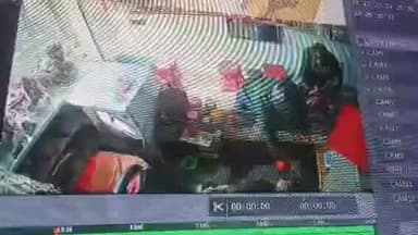 सतबरवा: ठेमा मोड़ स्थित माला ज्वैलर्स से जेवर गायब करते उचक्के का वीडियो आया सामने, मामला दर्ज