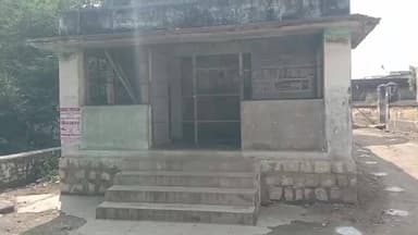 அருப்புக்கோட்டை: பாளையம்பட்டியில் மதுரை சாலையில் முருகன் கோவில் எதிரே அரசு கிளை நூலகம் பழுதடைந்து காணப்படுகிறது சரி செய்ய நூலக வாசிகள் அரசுக்கு கோரிக்கை