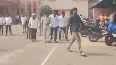 నెల్లూరు జైల్లో పిన్నెల్లిని కలిసిన మాజీ మంత్రి అనిల్