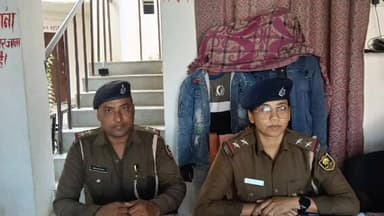 रीगा: मुखिया से बाइक लूट मामले में दो अपराधी गिरफ्तार, अवैध हथियार बरामद