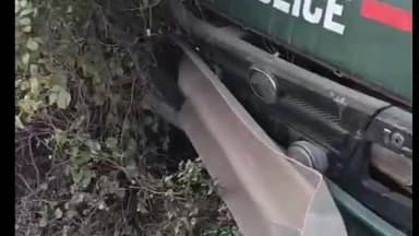 হলদিয়া: হলদিয়া রানীচকে ফ্লাইওভারে ওঠার মুহূর্তে পুলিশের গাড়ির সঙ্গে প্রাইভেট কারে ধাক্কা ঘটনাস্থলে হলদিয়া থানার পুলিশ