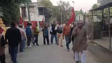 তপন: বিভিন্ন ইস্যুতে তপন ব্লকের করদহে বামফ্রন্টের পথসভা ও মিছিল