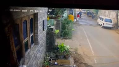 ಮಡಿಕೇರಿ: ನಗರದಲ್ಲಿ ಹನಿ ಟ್ರ್ಯಾಪ್ ಶಂಕೆ,ಅರೆಬೆತ್ತಲೆಯಾಗಿ ಠಾಣೆಗೆ ಓಡಿ ಬಂದ ಯುವಕ