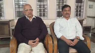 ವಿರಾಜಪೇಟೆ: ಸರ್ಕಾರದ ವತಿಯಿಂದ ಪರಿಹಾರ ನೀಡಿ ಹಳೆಯ ಹಾಗೂ ರಸ್ತೆಯ ಇಕ್ಕೆಲಗಳಲ್ಲಿ ಇರುವ ಕಟ್ಟಡ ತೆರವು ಗೊಳಿಸಿ ಪಟ್ಟಣದಲ್ಲಿ ಡಾ ದುರ್ಗಾ ಪ್ರಸಾದ್