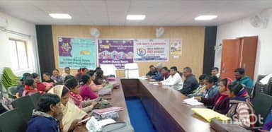 पिपरा: हरिहरगंज प्रखंड सभागार में पदाधिकारियों और पंचायत प्रतिनिधियों ने बाल विवाह मुक्त बनाने का लिया संकल्प