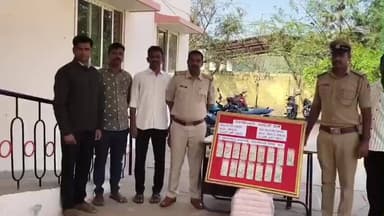 ಮೊಳಕಾಲ್ಮುರು: ಬ್ಯಾಂಕ್ ನಿಂದ ಹಣ ಡ್ರಾ ಮಾಡಿಕೊಂಡು ಬರುವ ಜನರನ್ನು ಟಾರ್ಗೆಟ್ ಮಾಡಿ ಹಣ ಲಪಟಾಯಿಸುತ್ತಿದ್ದ ಖತರ್ನಾಕ್ ಕಳ್ಳನನ್ನು ಬಂಧಿಸಿದ ಪಟ್ಟಣದ ಪೊಲೀಸರು