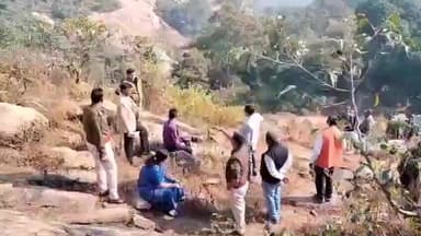 पाकरटांड: सिमडेगा: डीसी और एसपी के नेतृत्व में रामरेखा धाम में वैकल्पिक रास्तों की तलाश में बीहड़ ट्रैकिंग