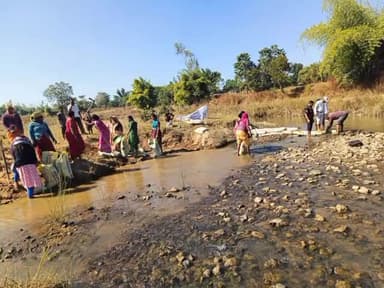 बैहर: बैहर के मोहबट्टा ग्राम के पिपरिया नाले में बोरी बंधान से जल संरक्षण की सराहनीय पहल