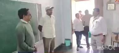 అశ్వారావుపేట: ములకలపల్లి మండలం హై స్కూల్లో ఏర్పాటు చేసిన పోలింగ్ సామాగ్రి పంపిణీ కేంద్రాన్ని పరిశీలించిన భద్రాచలం ఐటీడీఏ పీవో