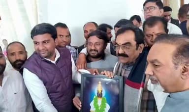 मोहखेड़: इकलबिहरी से मऊ तक सड़क स्वीकृति की भाजपा कार्यकर्ताओं ने की मांग, प्रभारी मंत्री को सौंपा ज्ञापन