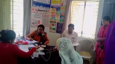हाटपिपल्या: हाटपिपल्या व नेवरी में सीएमएचओ ने प्राथमिक स्वास्थ्य केंद्र और निजी अस्पताल का किया निरीक्षण