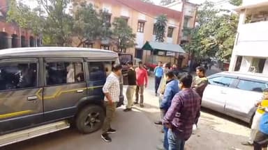 সন্দেশখালি ১: ভোলা ঘোষ কে খুনের চেষ্টার ঘটনায় দুইজনকে গ্রেফতার করে ন্যাজাট থানা থেকে পাঠানো হলো বসিরহাট আদালতে