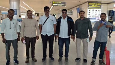 ಕೊಪ್ಪಳ: ದೆಹಲಿಯಲ್ಲಿ ನೆಡೆಯುವ ವೋಟ್ ಛೋರ ಸಮಾವೇಶದಲ್ಲಿ ಭಾಗವಹಿಸಲು ಹೈದರಬಾದ್ ದೆಹಲಿಗೆ ಪ್ರಯಾಣ ಬೆಳಸಿದ ಬ್ಲಾಕ್ ಕಾಂಗ್ರೆಸ್ ಪಕ್ಷದ ಅಧ್ಯಕ್ಷರ ತಂಡ